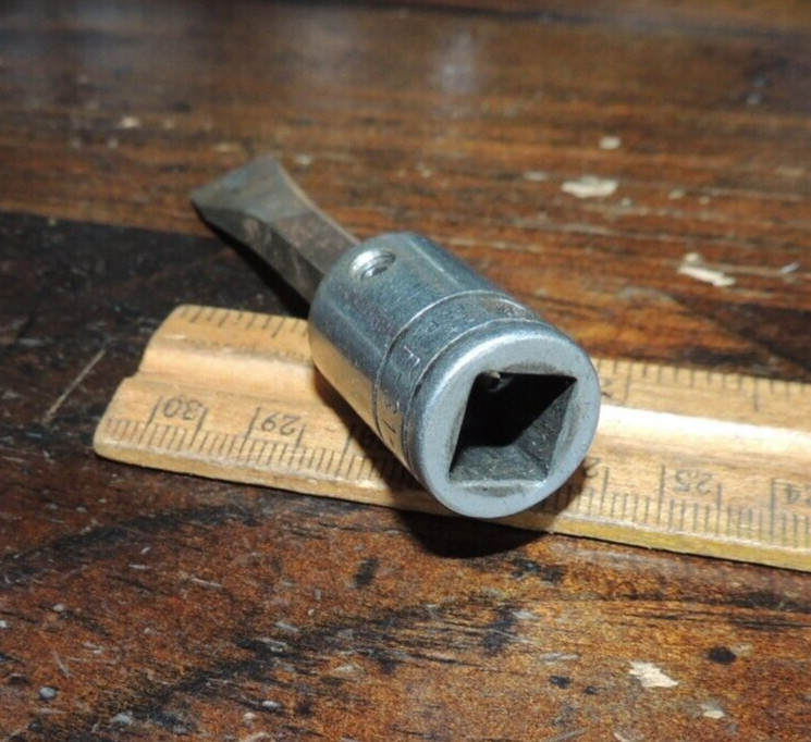 VTG F-31-C Snap On 3/8 Drive Socket W/ FLAT TIP SCREWDRIVER BIT, 1951 DATE CODE
