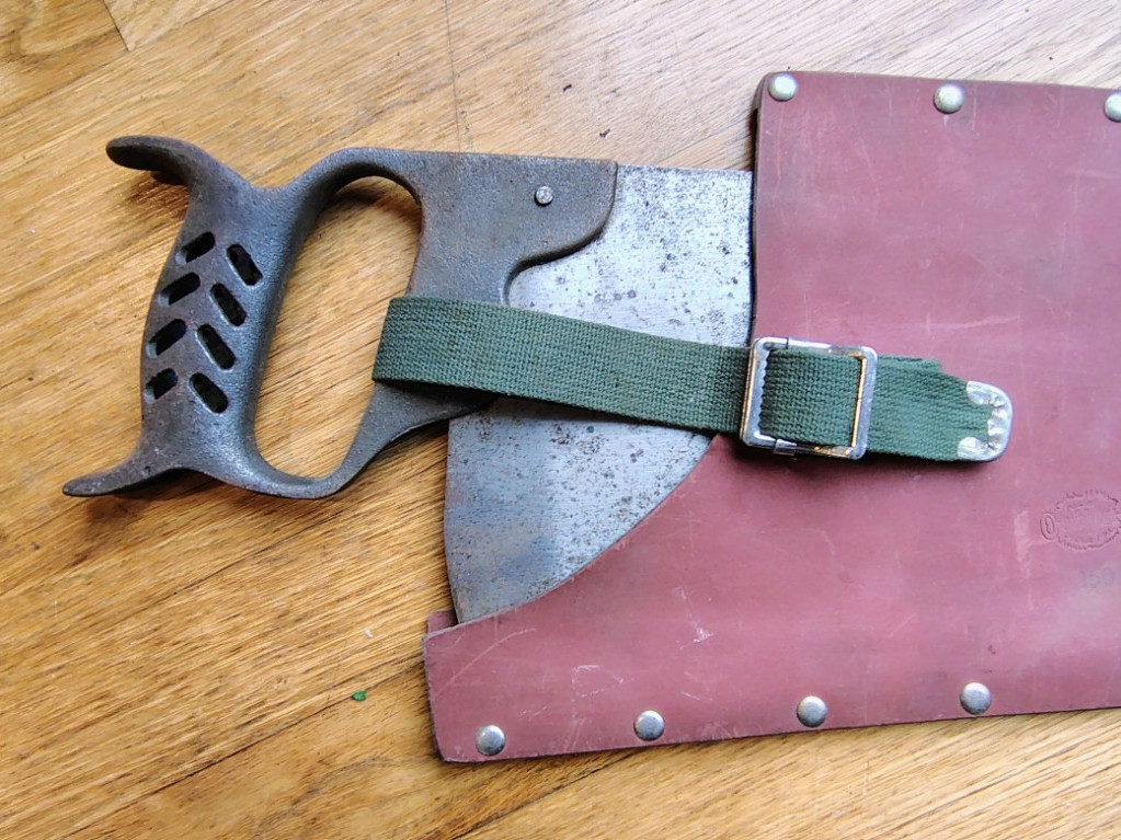 Vtg E. C. Atkins & CO. 30″ Docking No. 590 Saw W/ cast Iron malleable +leather