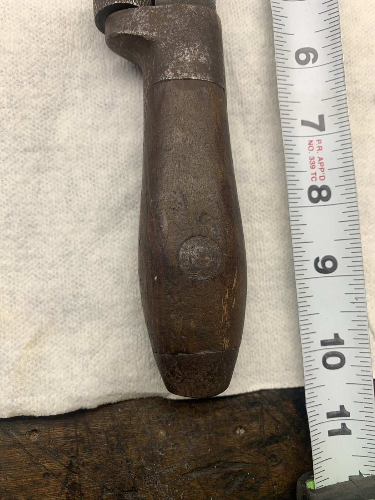 ANTIQUE L. COES WRENCH CO. 10 1/2” MONKEY PIPE WRENCH WOOD HANDLE WORCESTER MASS