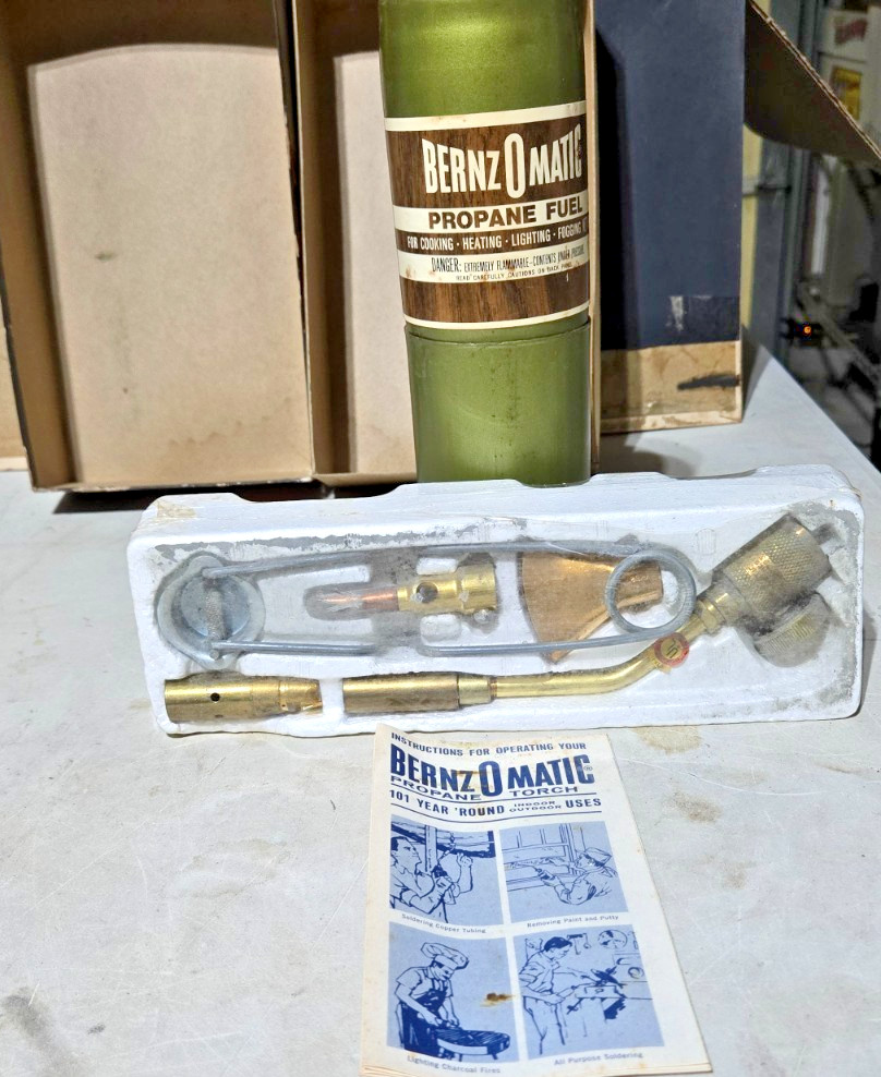 Vintage BernzOmatic TX-888 Propane 5 Piece Torch Kit Green Tank-New Old Stock