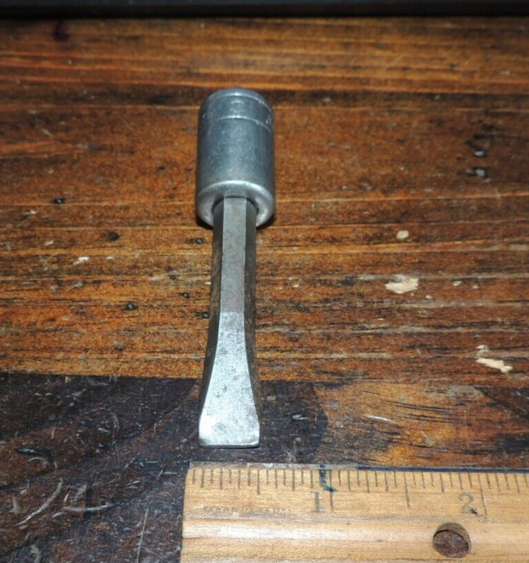 VTG F-31-C Snap On 3/8 Drive Socket W/ FLAT TIP SCREWDRIVER BIT, 1951 DATE CODE
