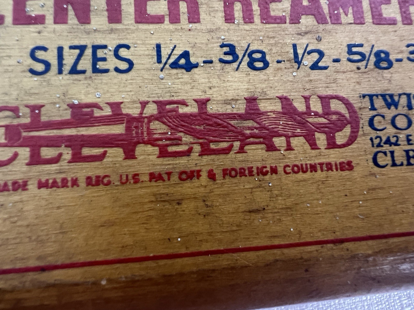 Vtg CLEVELAND TWIST DRILL COMPANY SET NO. 77 CENTER REAMERS HINGED WOOD BOX