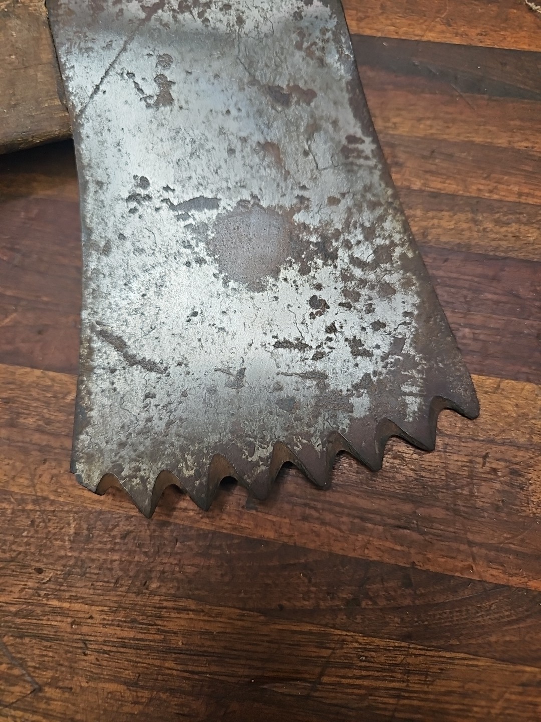 R15- Antique 7 lb MANN Lewistown Pa Fire Axe with Tooth Cutting Edge