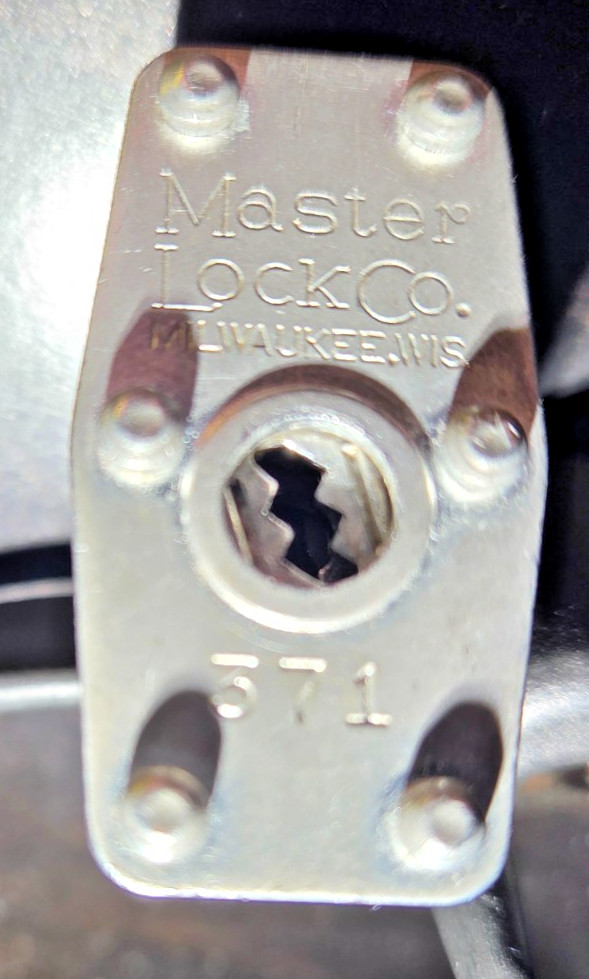 Vintage Master Lock Padlock 371 – with original keys Made In USA – see photos