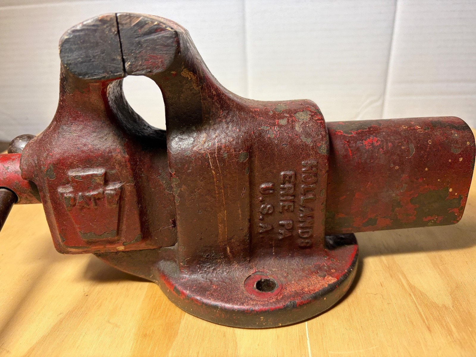 Vintage / Antique Hollands Erie PA U.S.A. Pat’d ‘D’ 3″ jaws Red Vise 14 lbs