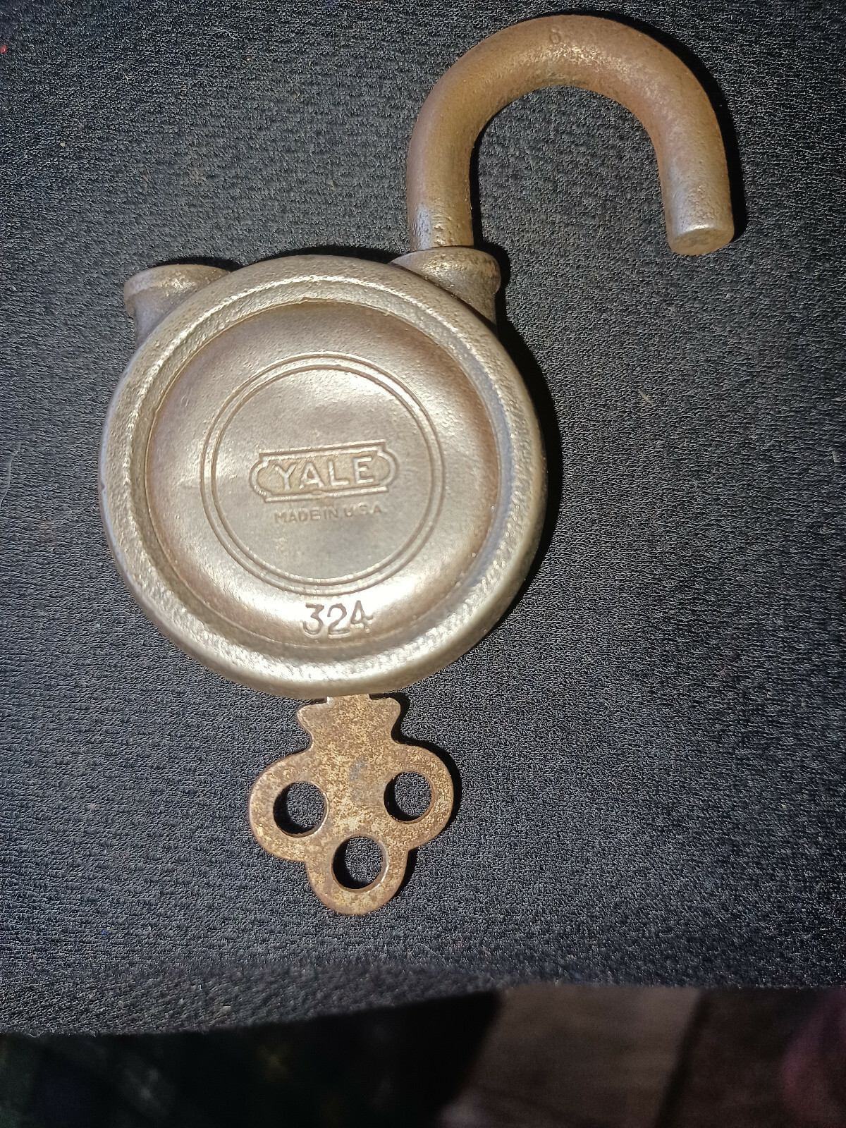 ANTIQUE YALE & TOWNE #324 PADLOCK IN EXCELLENT WORKING CONDITION WITH ORIGINAL K