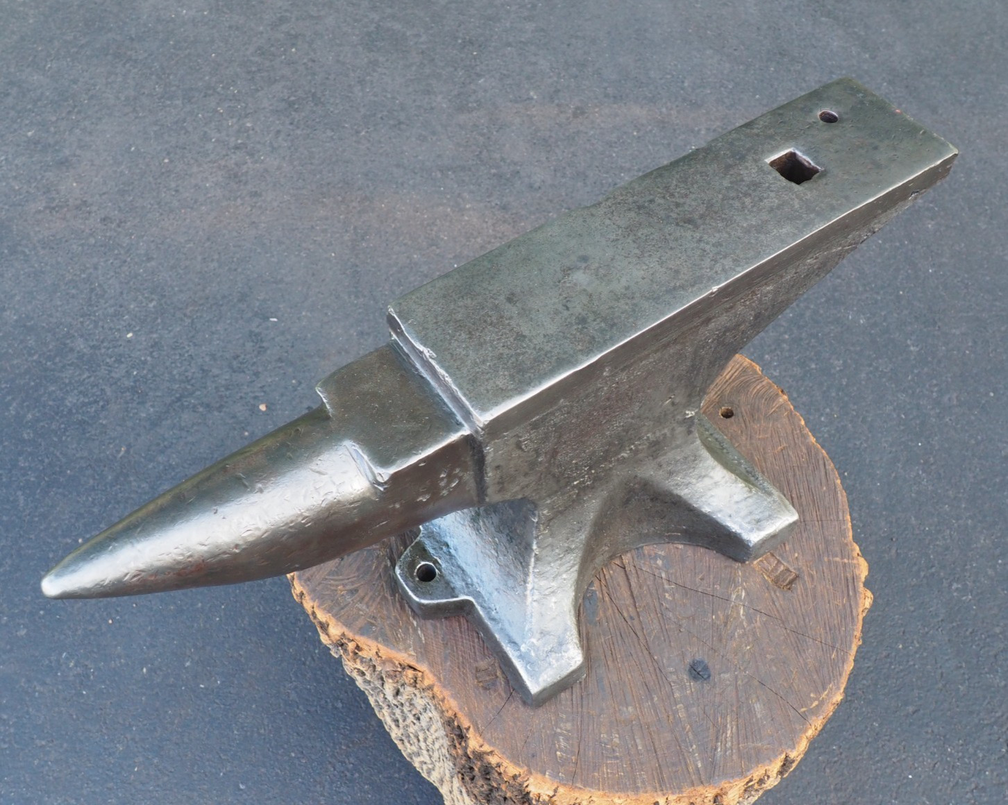 BIG 1940s FACTORY “FISHER NORRIS” BLACKSMITH 150LBS ANVIL ANTIQUE VISE RR BLADE