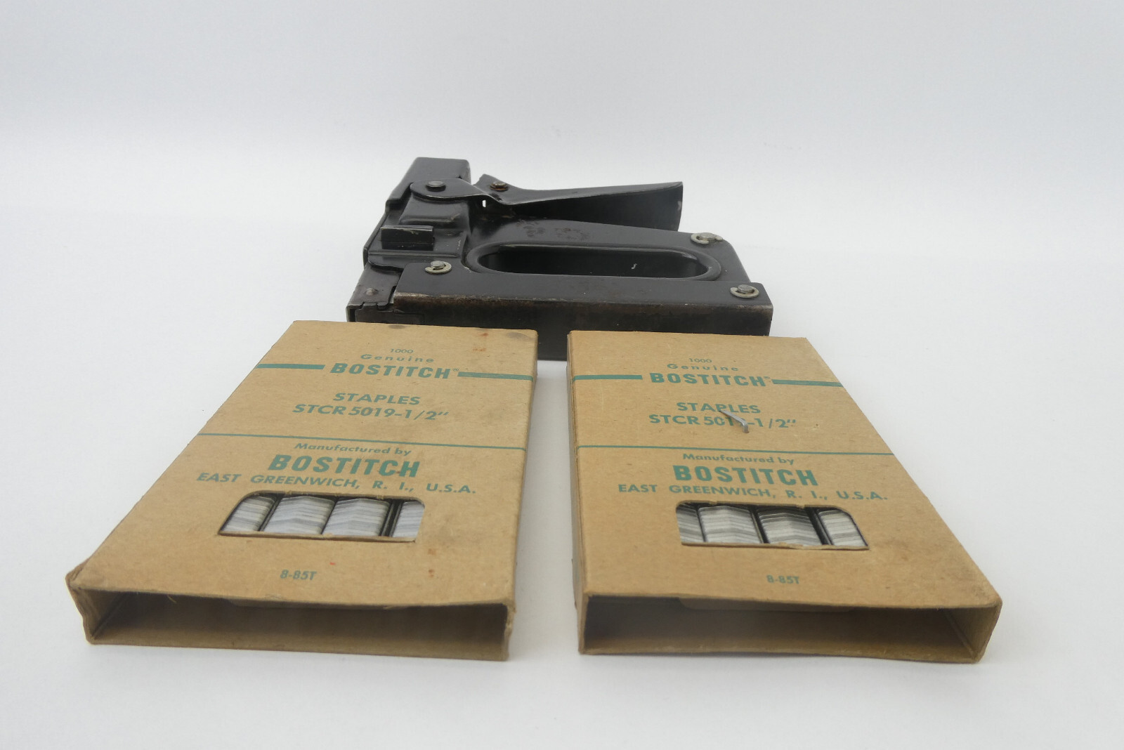 Genuine Bostitch Staples STCR5019 ½” Staples with Staple Gun T5 Used Working