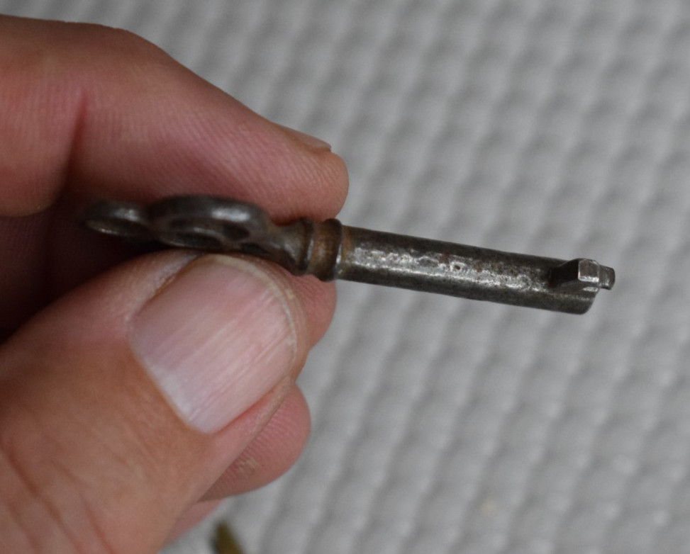 SKELETON KEY METAL CLOVER FURNITURE DRESSER STEAMPUNK CHARM VINTAGE EARLY 1900s