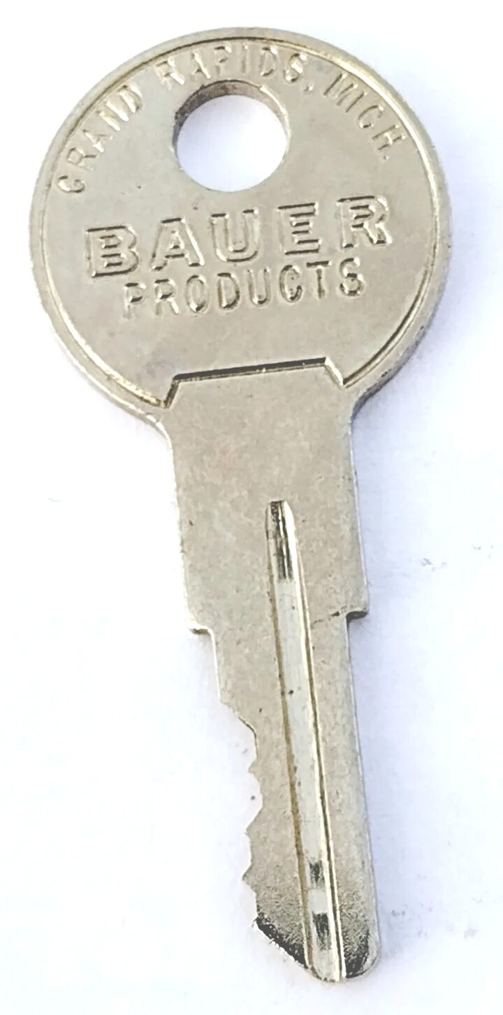 Vintage Key BAUER Products Marked T1332 Grand Rapids Michigan Appx 1.75″ Locks