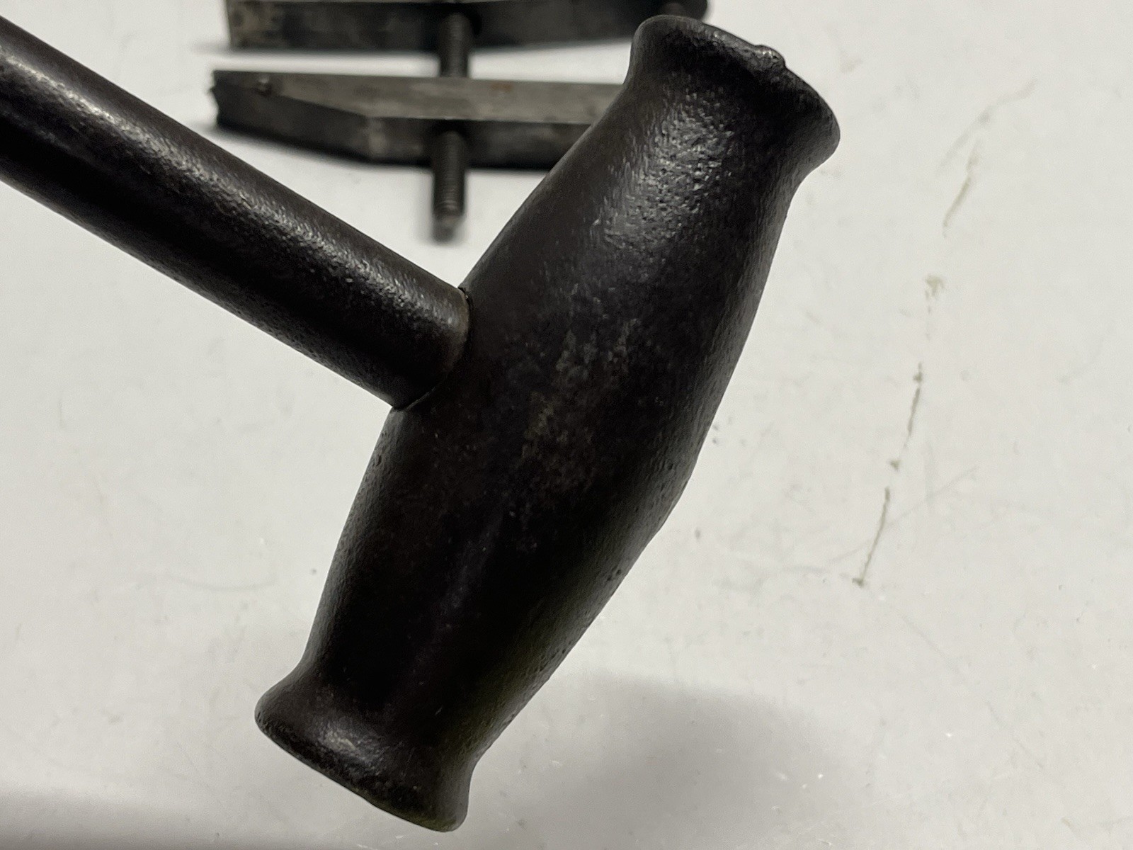 Vintage 1940’s Armstrong B-1 Cast Iron Pipe Cutter W/T-Handle + Clamp Pre-Owned