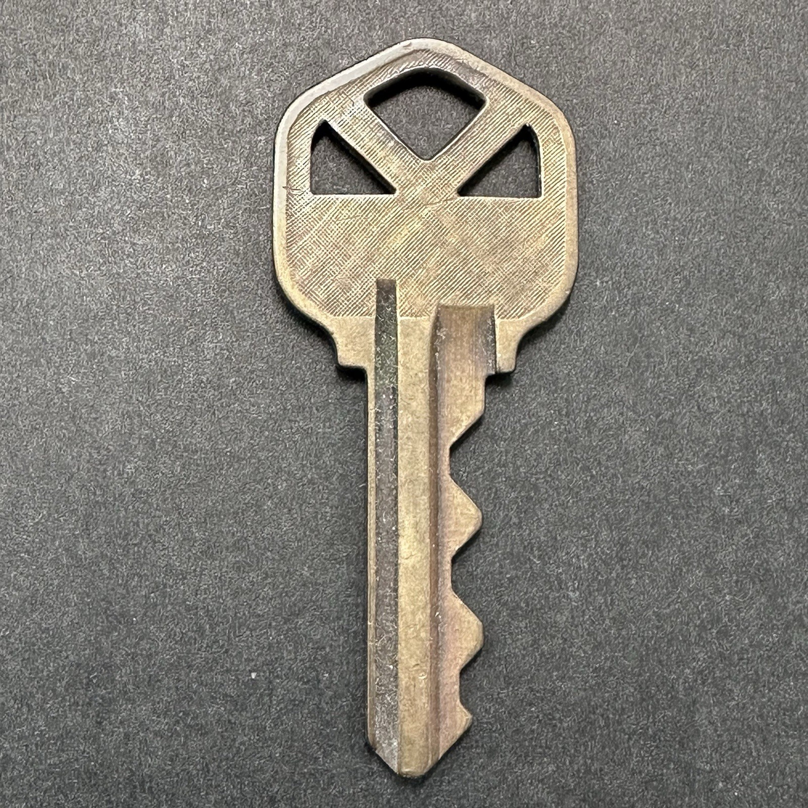Old Metal House Key KWIKSET collectible copoclephily copoclephile VTG Used