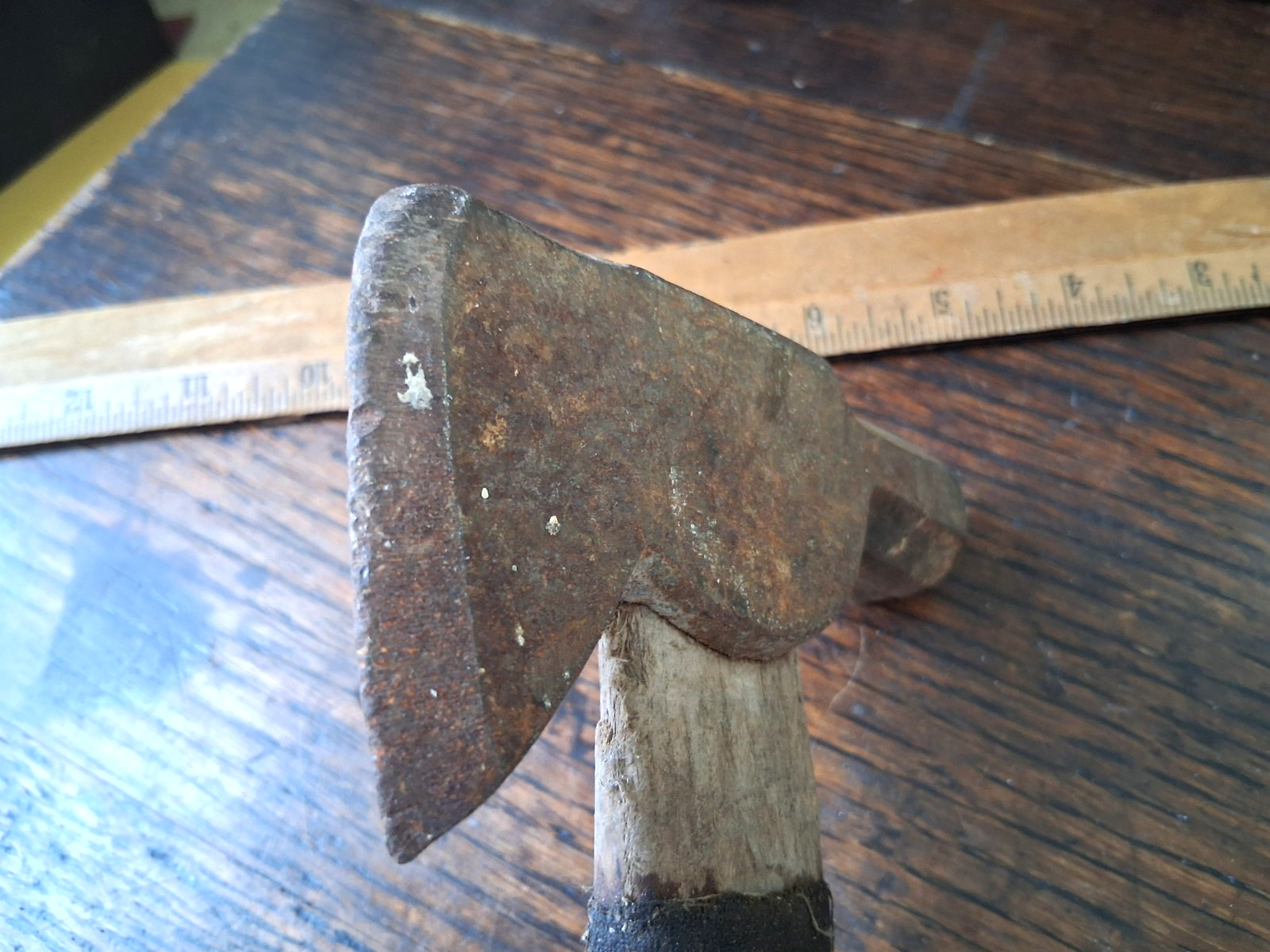 VINTAGE CRAFTS MAN TOOL HATCHET AXE CAMPING – CARPENTER – ROOFER – 13″ 1.5 lbs