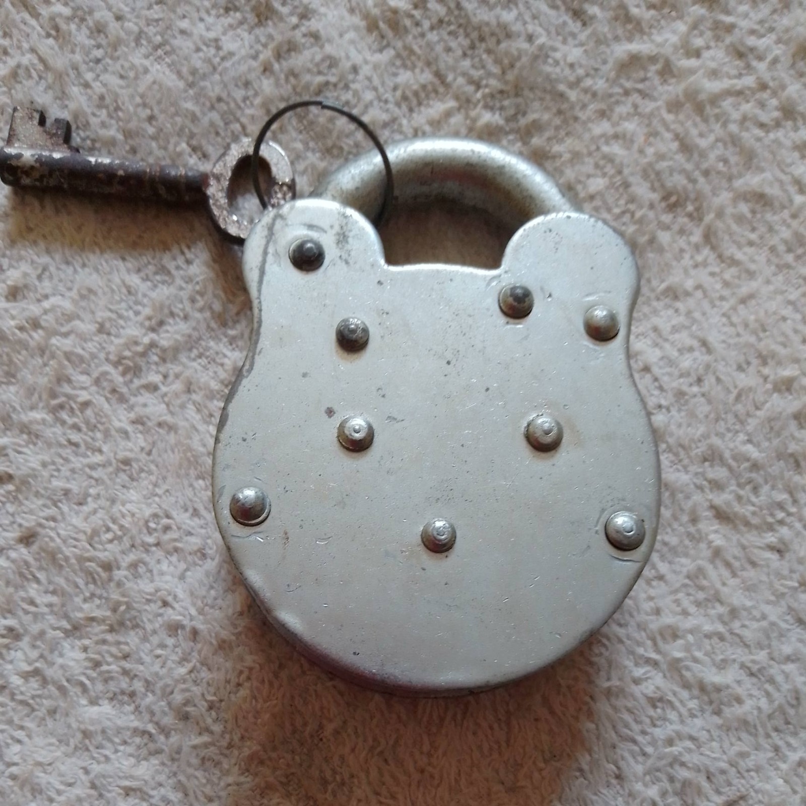 VINTAGE PADLOCK BELFRY BRAND No 910-8186 ENGLISH MAKE With 1 Key