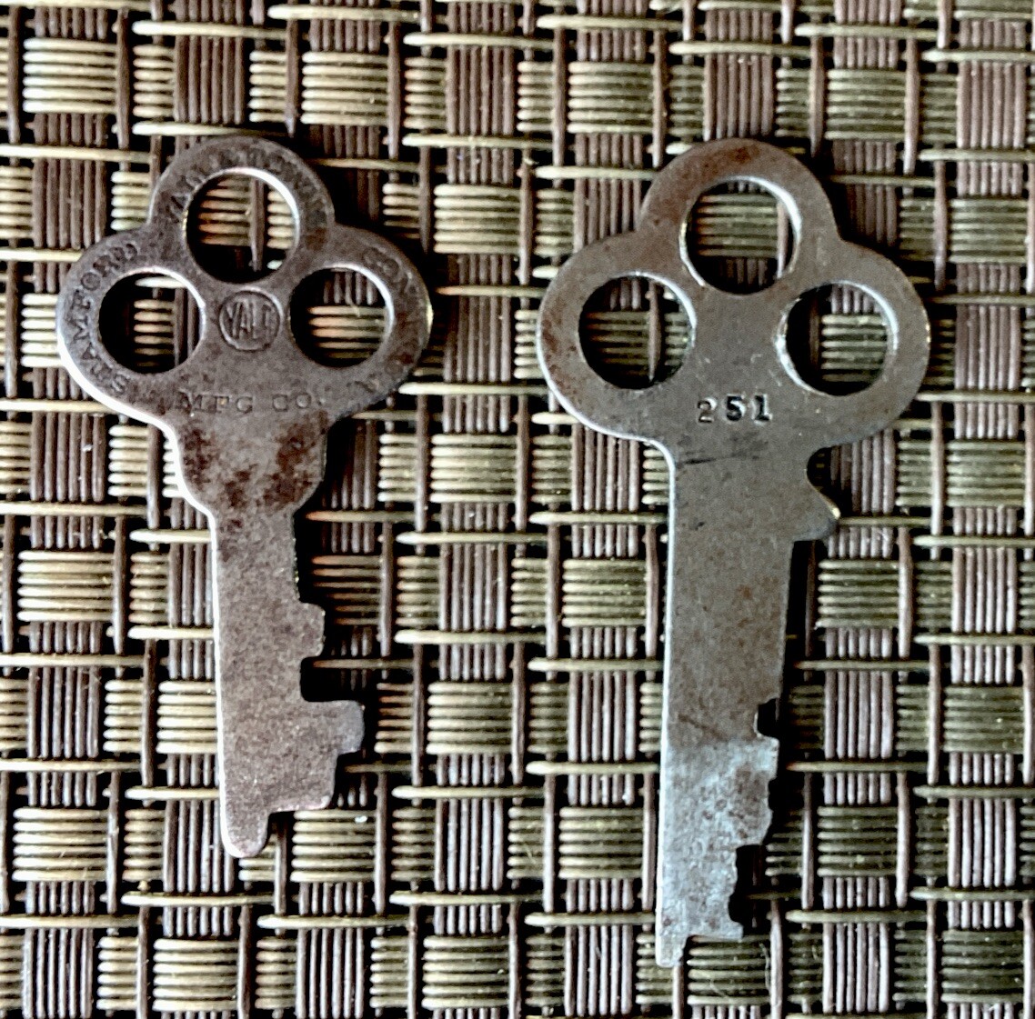 (2) Flat. (1) 1 5/8”Yale & Towne Mfg Co & (1) 1 7/8”Marked #251 Skeleton Keys