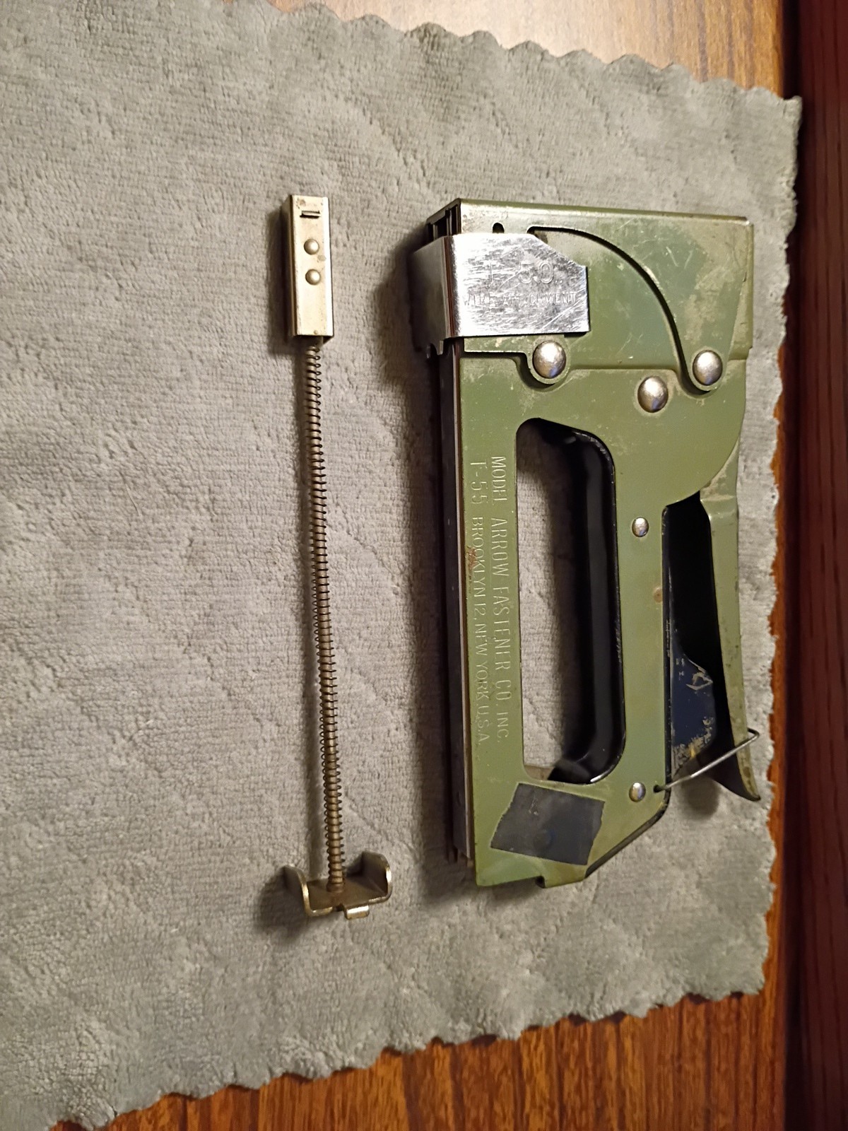 Vintage Arrow Fasteners Corp. T-55 Staple Gun In Green Made In Brooklyn NY USA