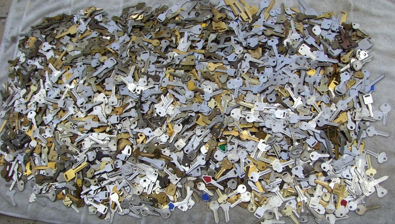 Lot of Misc Key BLANKS 5 pounds HOUSE, CARS, etc. Lot of old & vintage