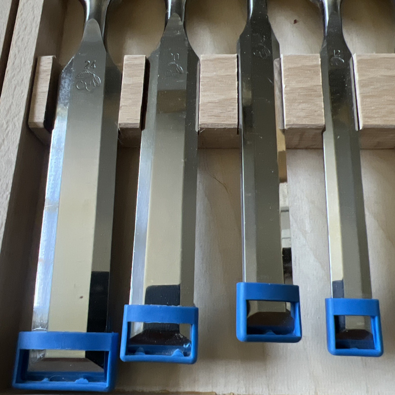 Two Cherries 6 Pc Chisel Set with Wooden Box new