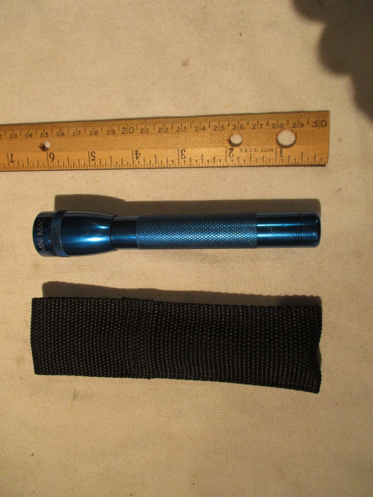 VINTAGE 6″ BLUE MINI MAGLITE FLASHLIGHT CALIFORNIA WITH NYLON HOLSTER CASE WORKS