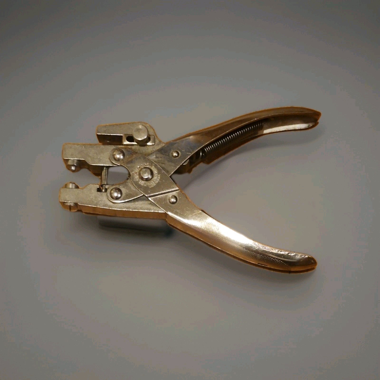 VINTAGE SARGENT 6.5″ HEAVY DUTY LEATHER HOLE PUNCH EYELET RIVET TOOL VGC USA