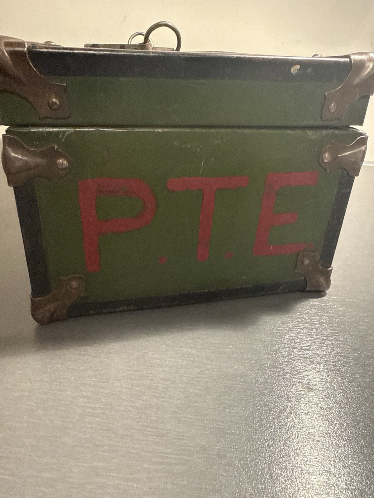 Vintage Traditional Green Metal Wooden 15.5″ L x 7.25″ W x 4.7.5″ H Toolbox PTE