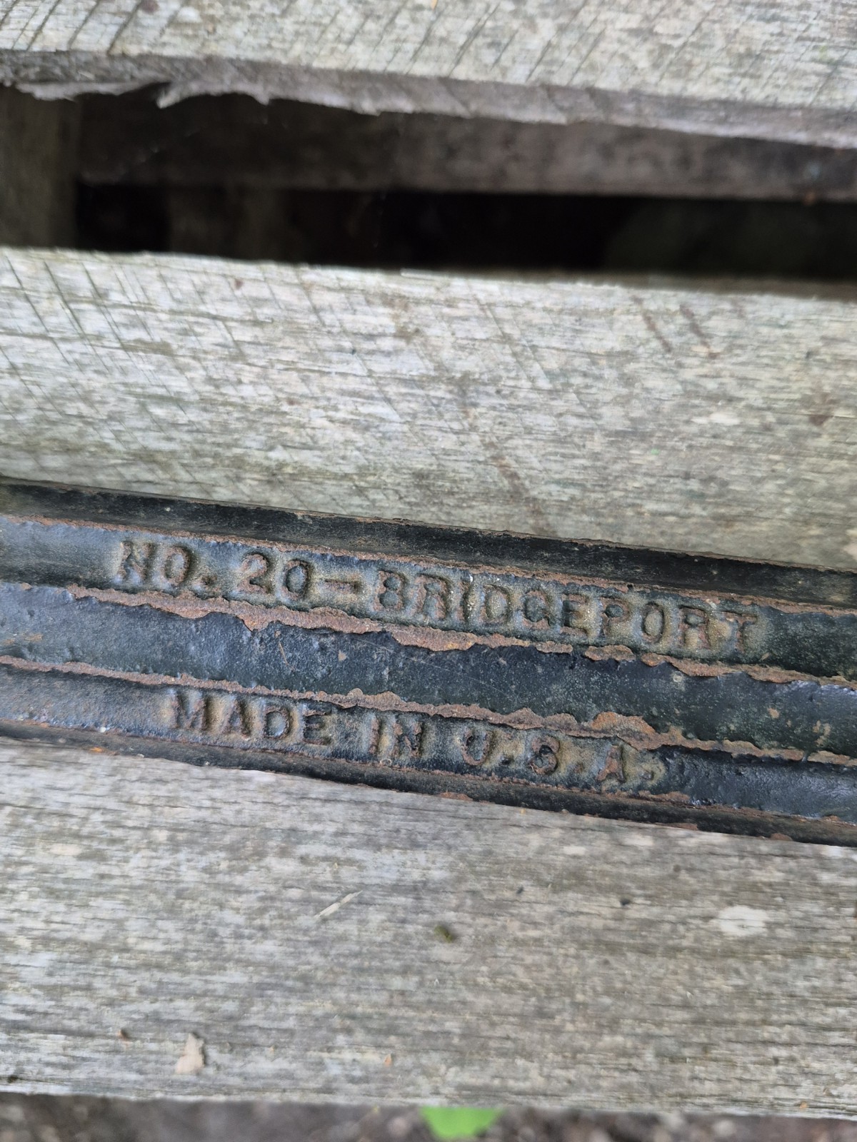 Bridgeport Hardware MFG Corporation No. 20 Vintage nail puller Red Handle