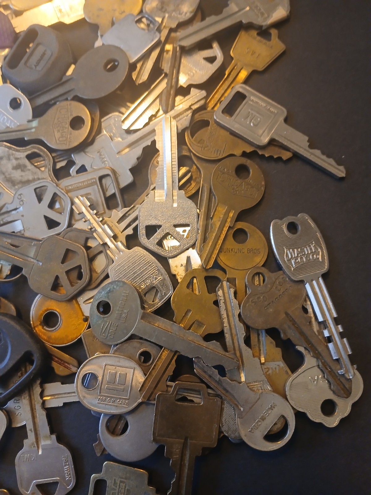 3 Plus Lbs Lot of Misc Used Cut Keys House,Car, Master, Equipment Keys (1)