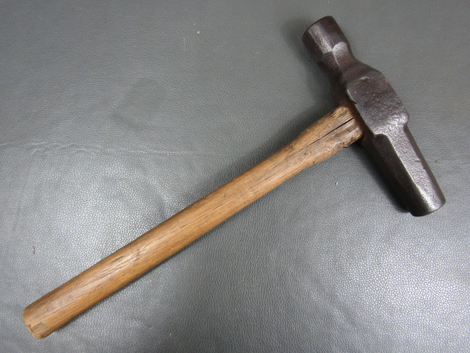 Vintage unusual 2 1/2lb dog head blacksmiths hammer old tool