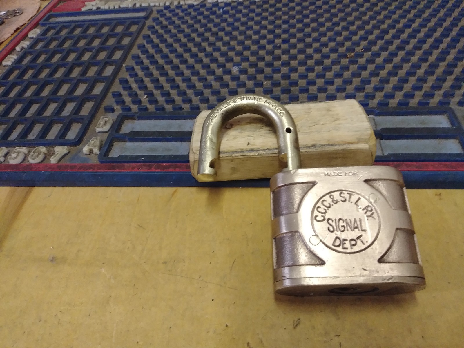 Yale 851 Padlock CLEVELAND,CINNCINATI,CHICAGO & ST LOUIS SIGNAL DEPT A