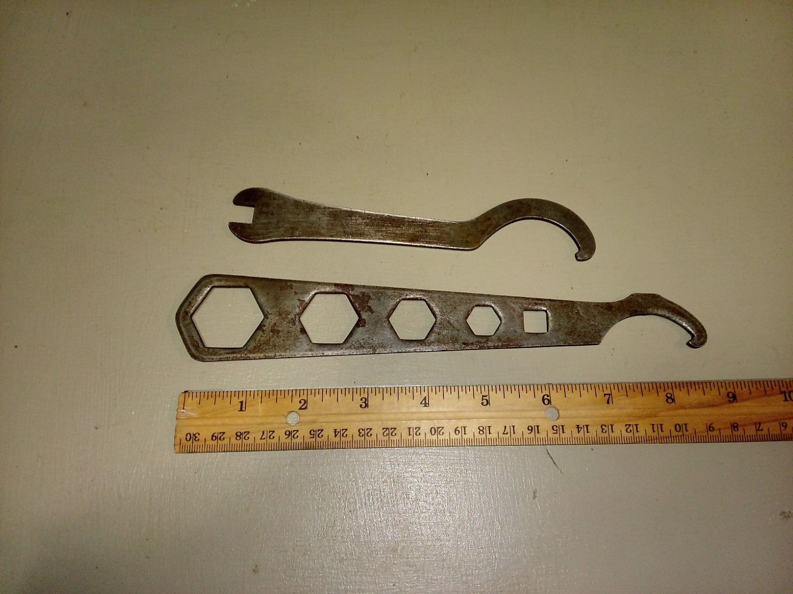 Multi position spanner wrench pair. Bike wrench. Metal, very good condition.