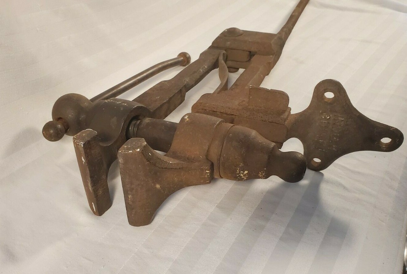 Antique Indian Chief Blacksmith Post Leg Vise ~ 4″ Wide Jaws ~ 35 Pounds