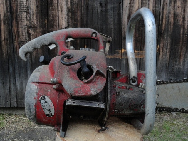RARE Antique MALL Chainsaw Chain Saw w/ 20″ Bar & Log Spikes Model 12A TurnsOver