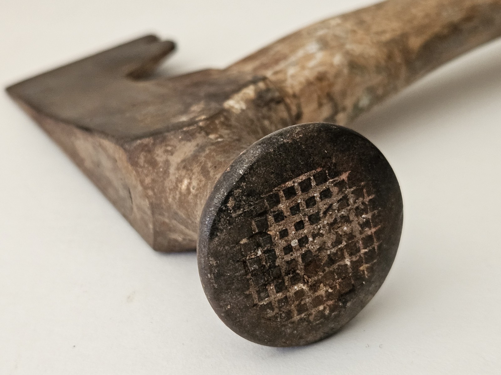 Vaughan Roofing Shingling Drywall Hammer Hatchet 14″ Wooden Handle Pre-owned