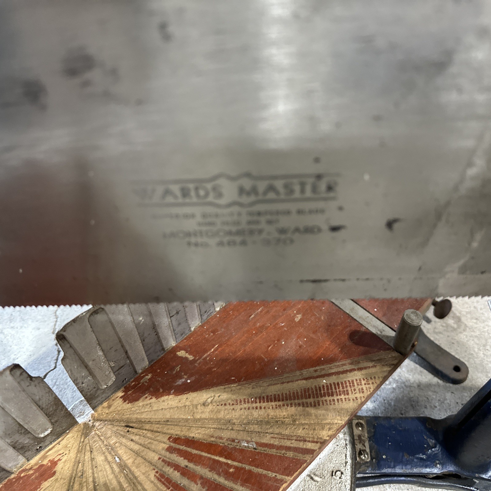 Vintage Montgomery Ward & Co. model no.484-370 Mitre Box and 26 in Saw