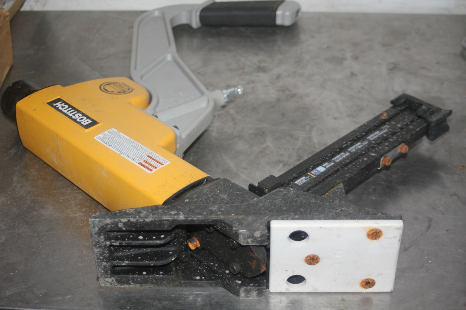 Bostitch Bulldog 2 in 1 16 Gauge Pneumatic Flooring stapler