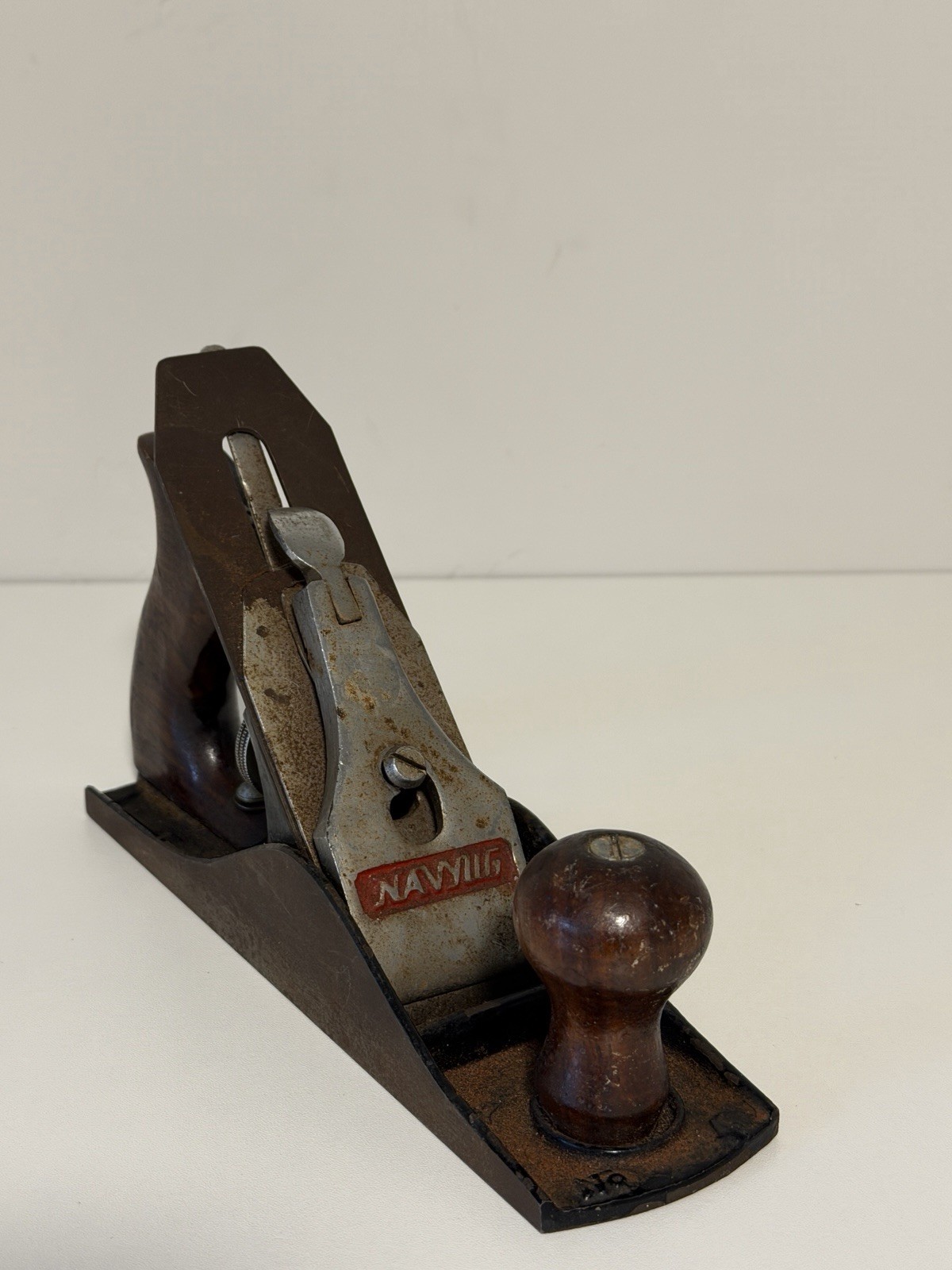 Vintage Navyug Woodworking Wood Bench Plane Smoother No 4 Smooth Bottom 9.75”