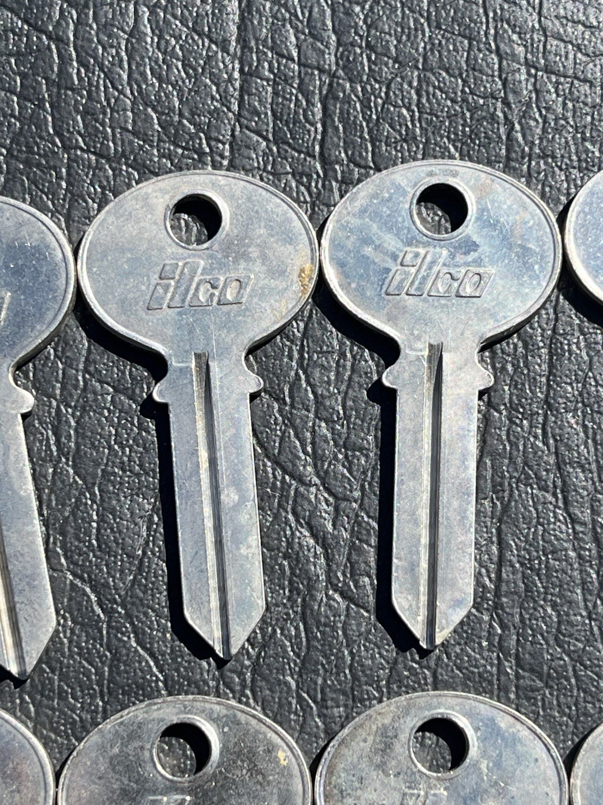 Key Blank ILCO 1000DA Lot of 17 Pieces Uncut for Corbin Cabinet Locks 4193C-AR