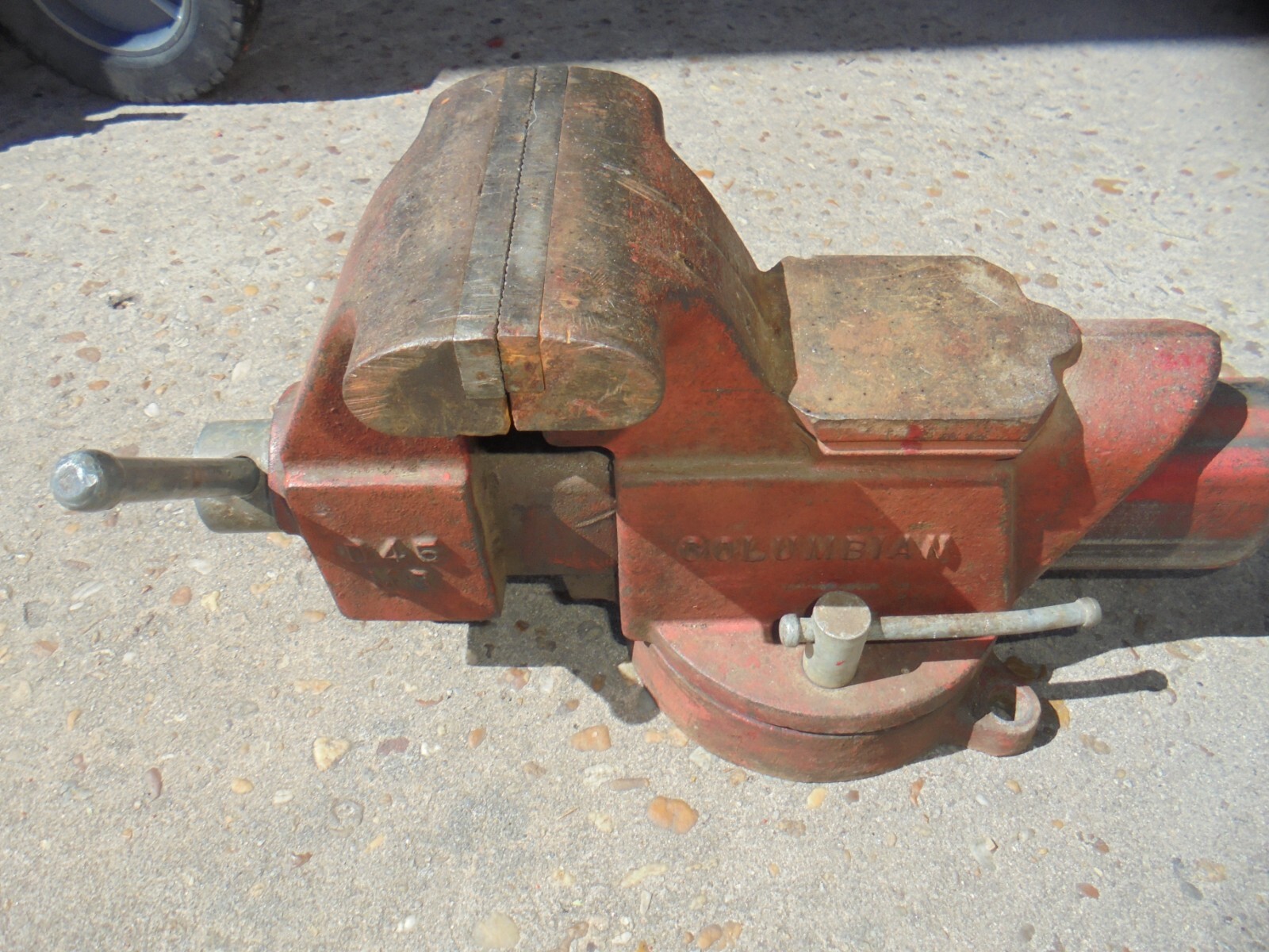 VINTAGE VISE, COLUMBIAN No. M3 D45 3 1/2 ANVIL (USA MADE)