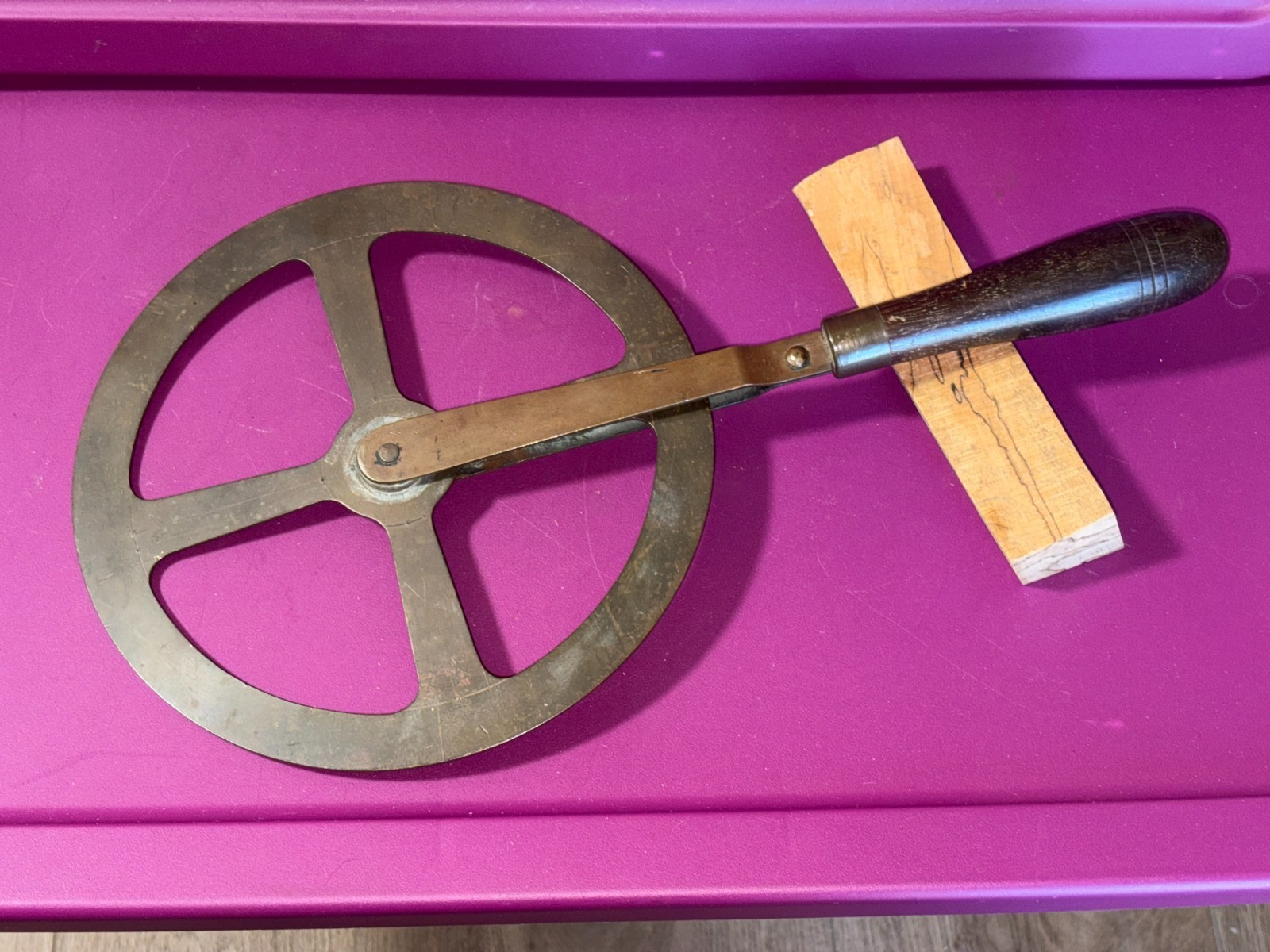 COOPERS / WHEELWRIGHTS TRAVELER – Rosewood Handle BRASS 8″ Diameter WHEEL