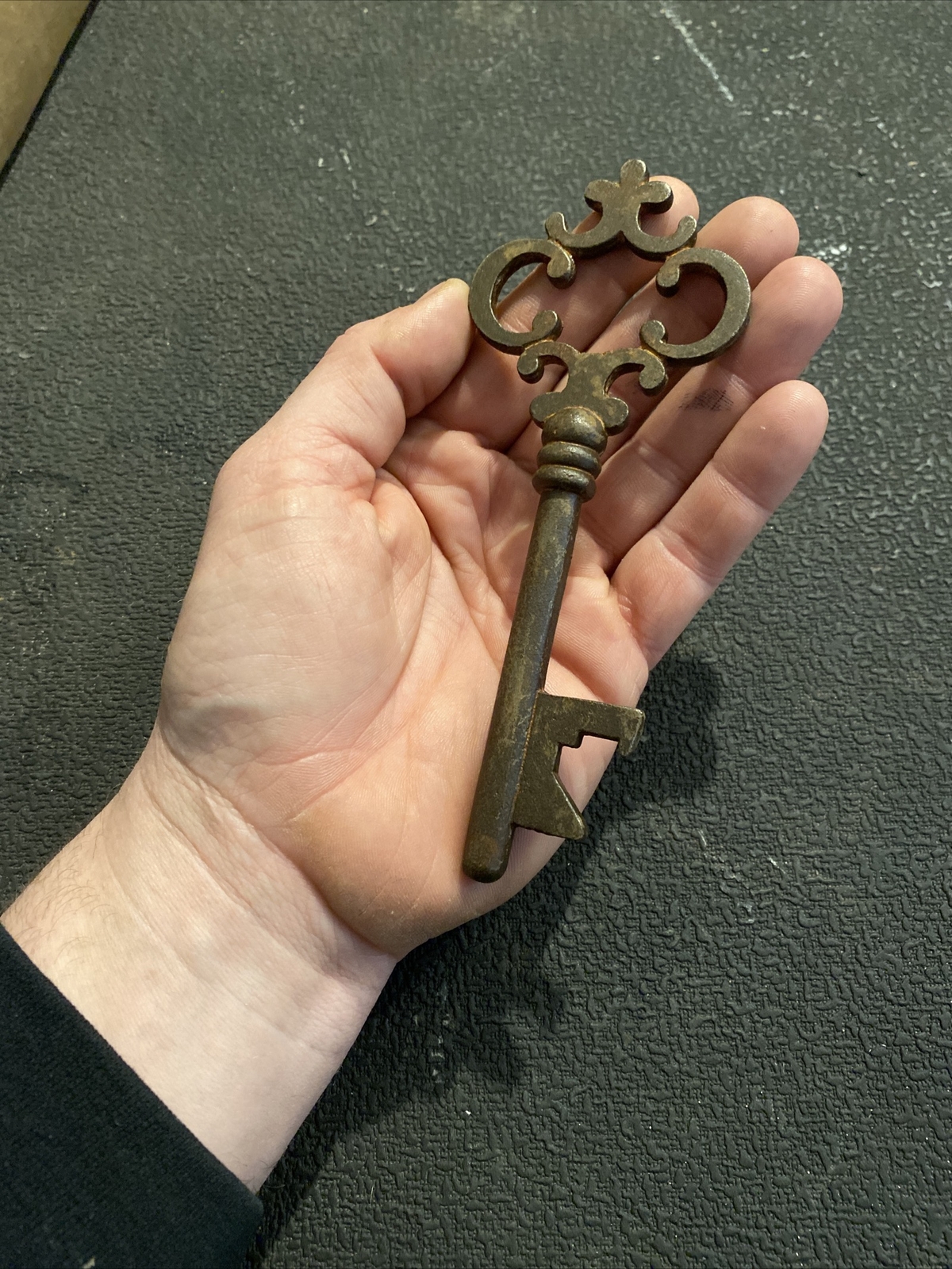 Victorian Key Cathedral Door Iron Skeleton Patina Collector Paperweight METAL