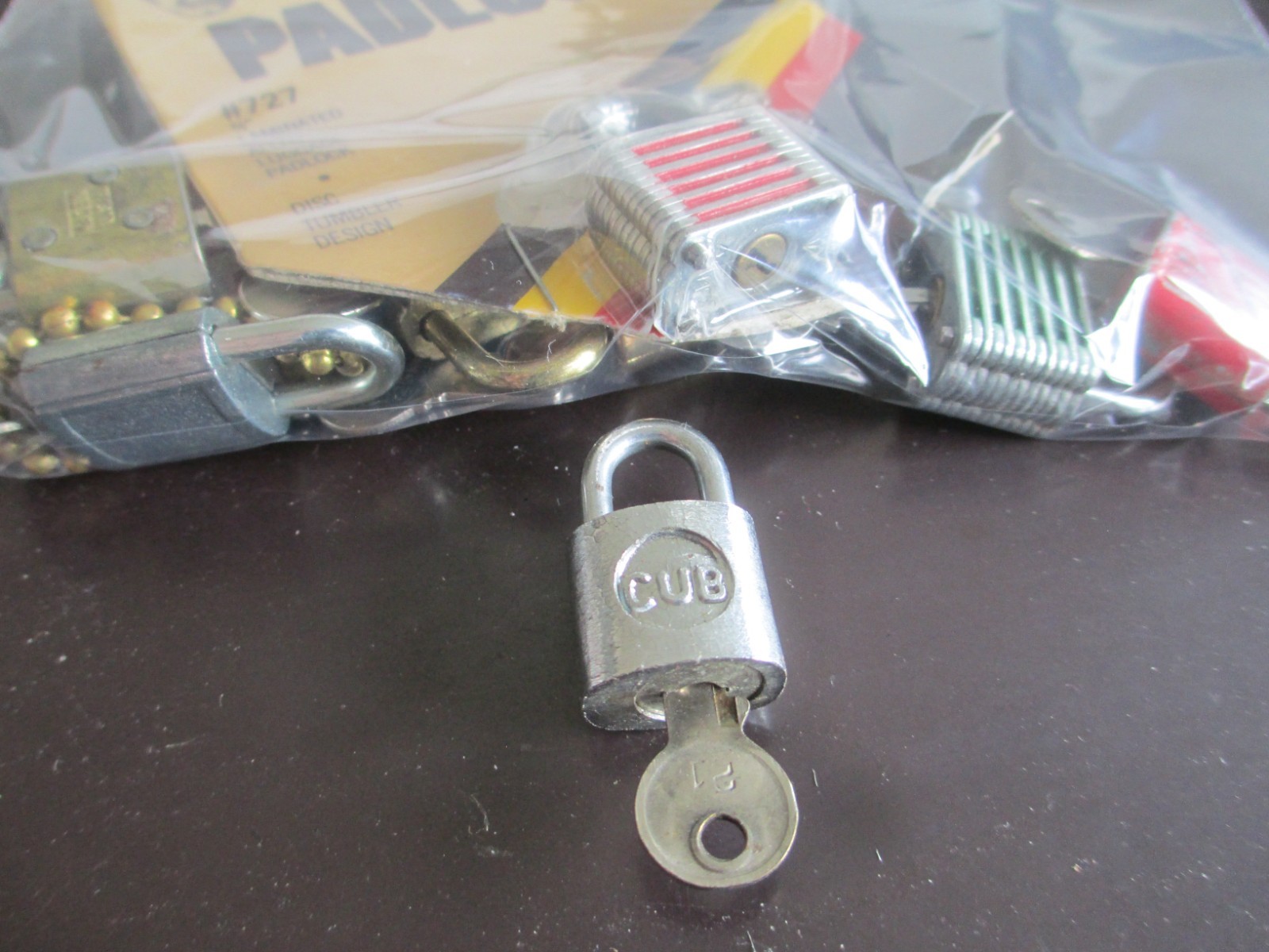 Vintage Lot of 9 old Luggage Locks with Keys A18