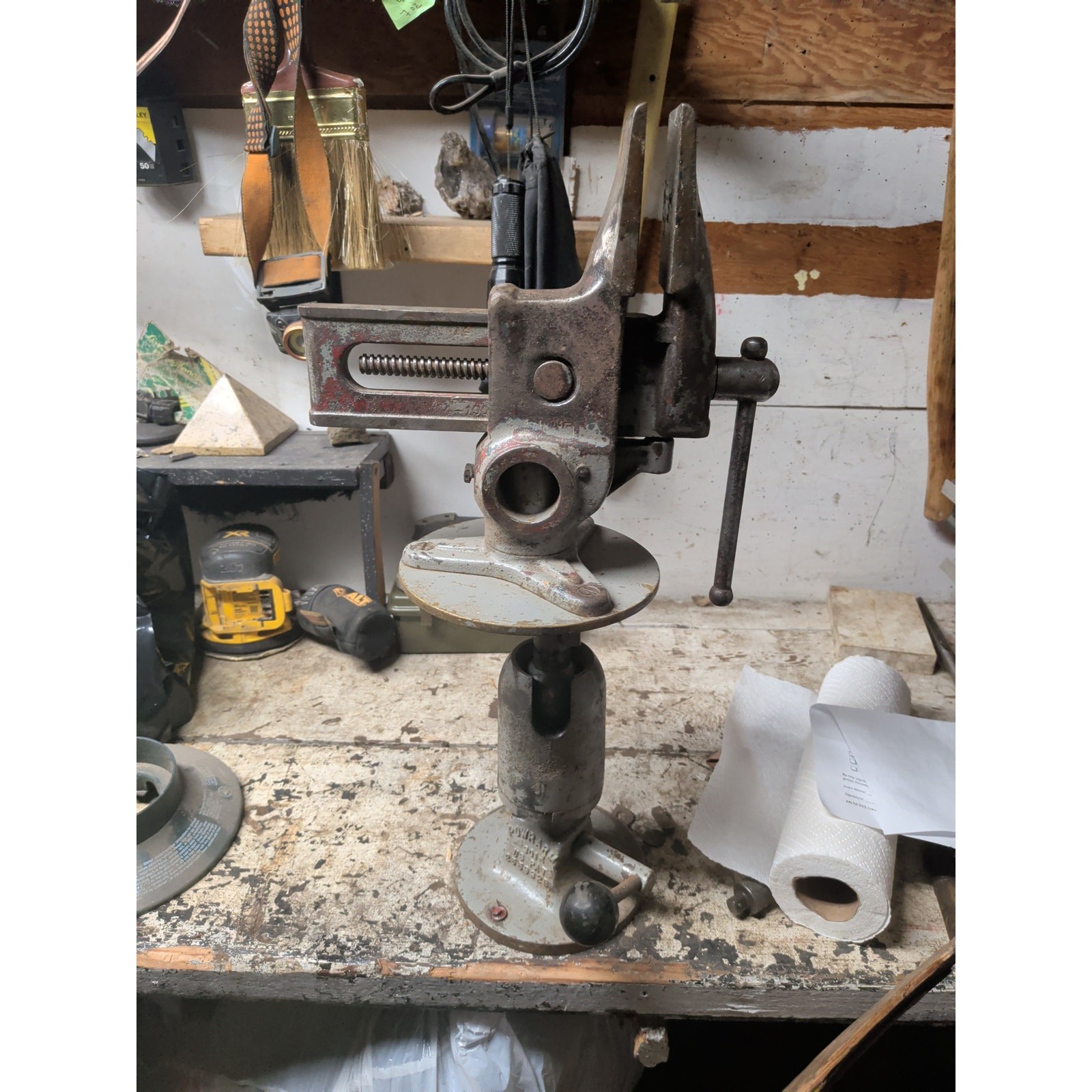 Clamp vice on swivel base antique WORKING Condition