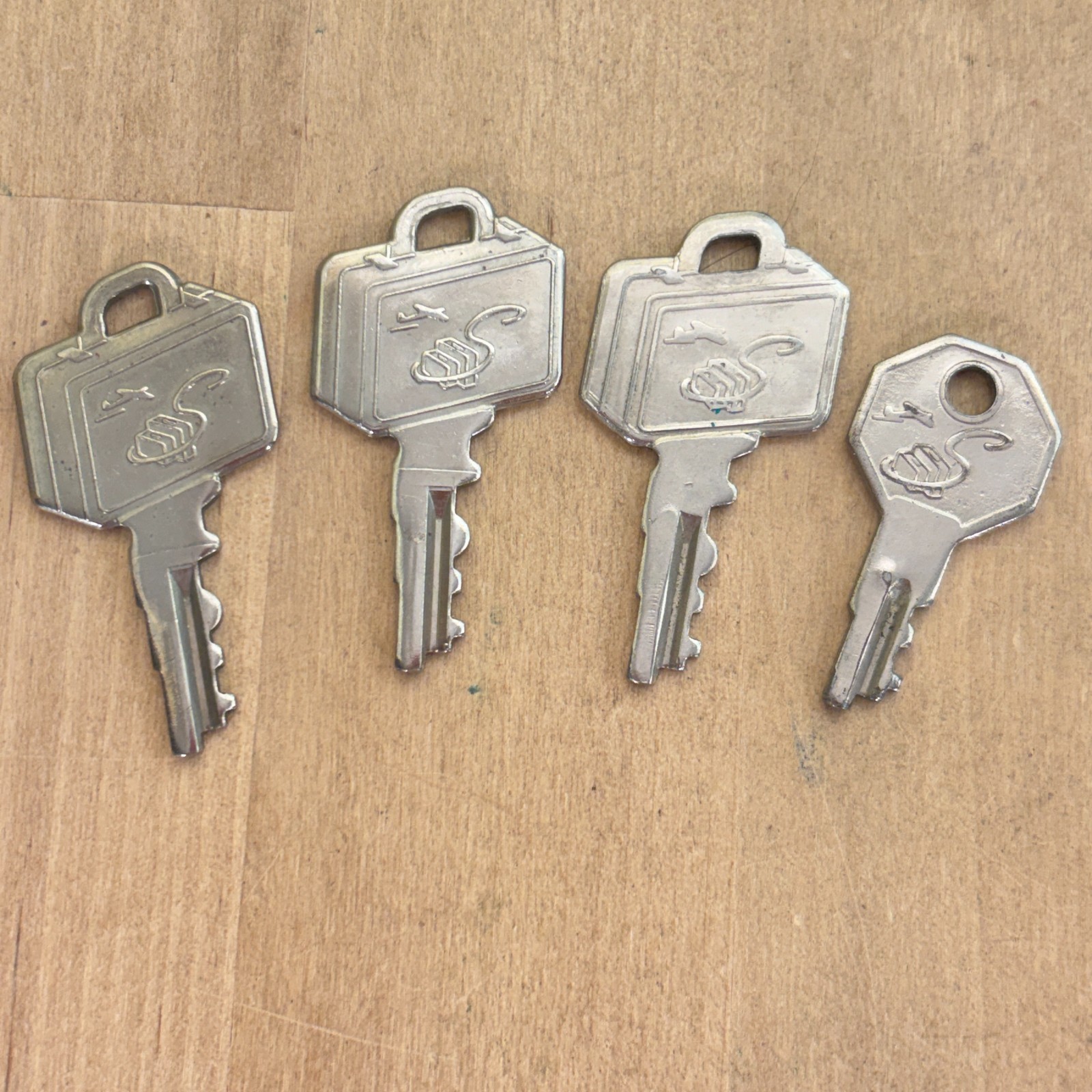 Lot 5 Vintage Skyway Replacement Luggage Keys Reg No. A129-131-132
