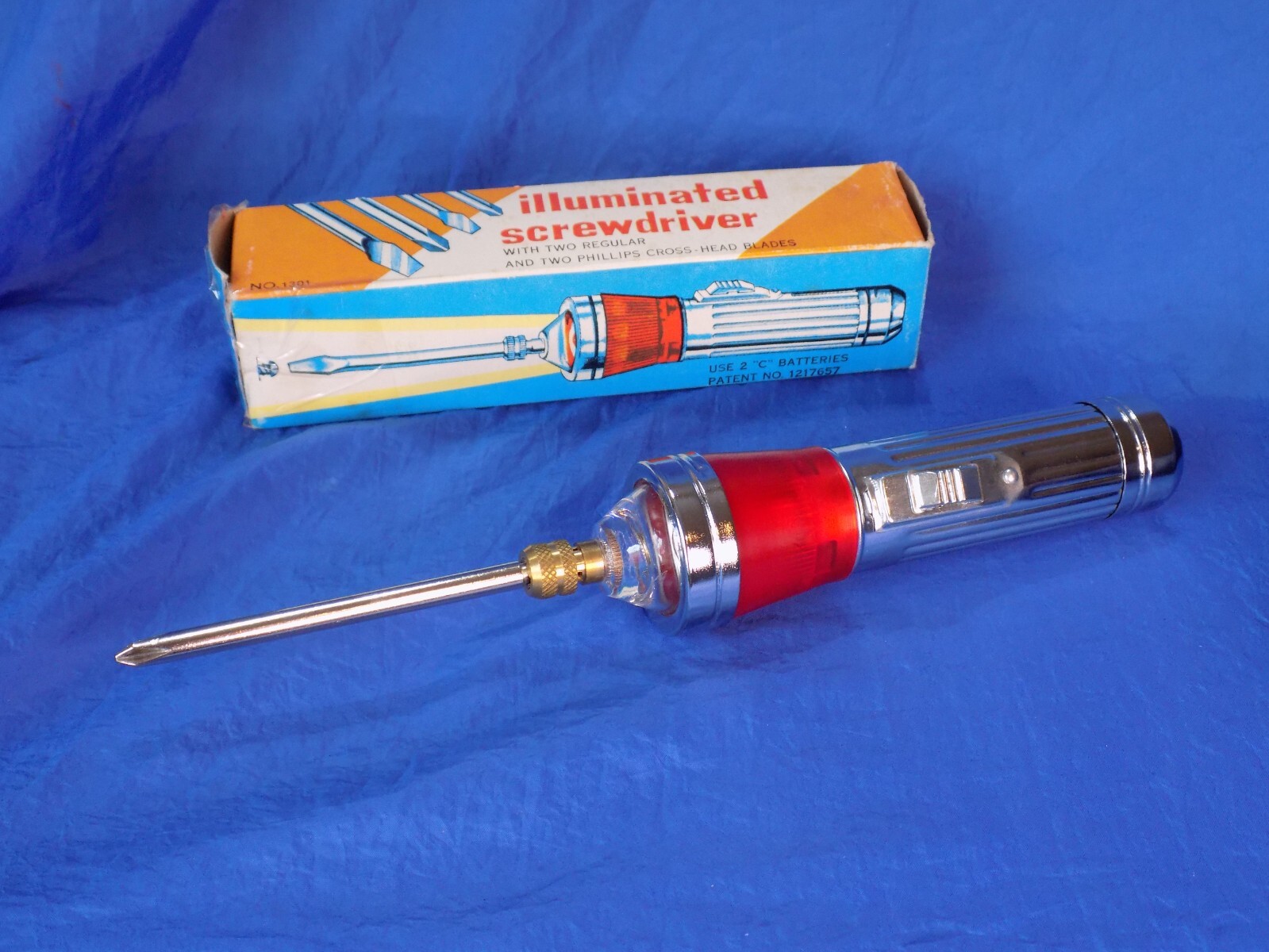 Vintage WT Illuminated Screwdriver w/ 2 Regular & 2 Phillips Blades Hong Kong