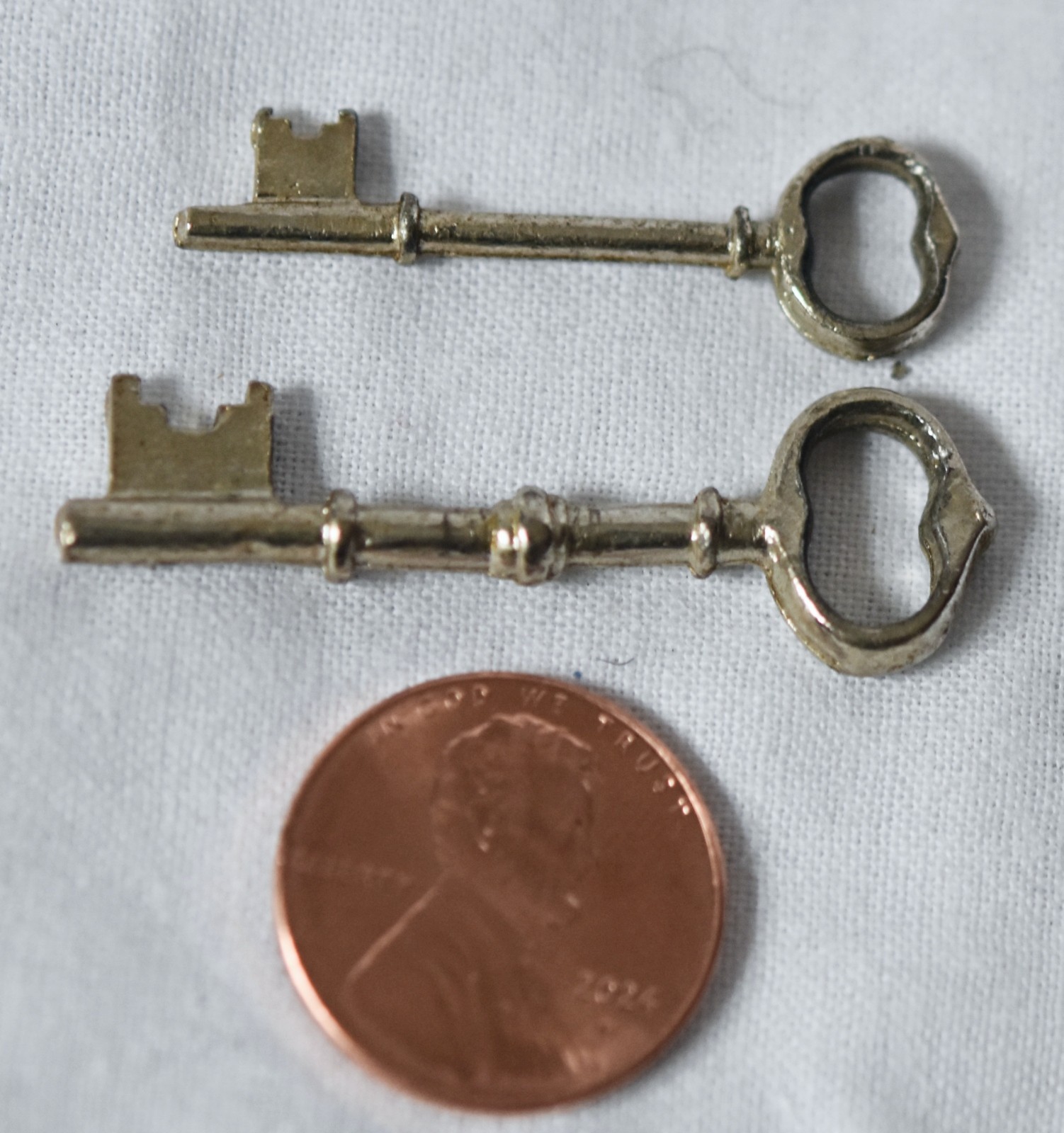 old Miniature Skeleton Keys (2) Metal VERY COOL mini Skeleton Keys