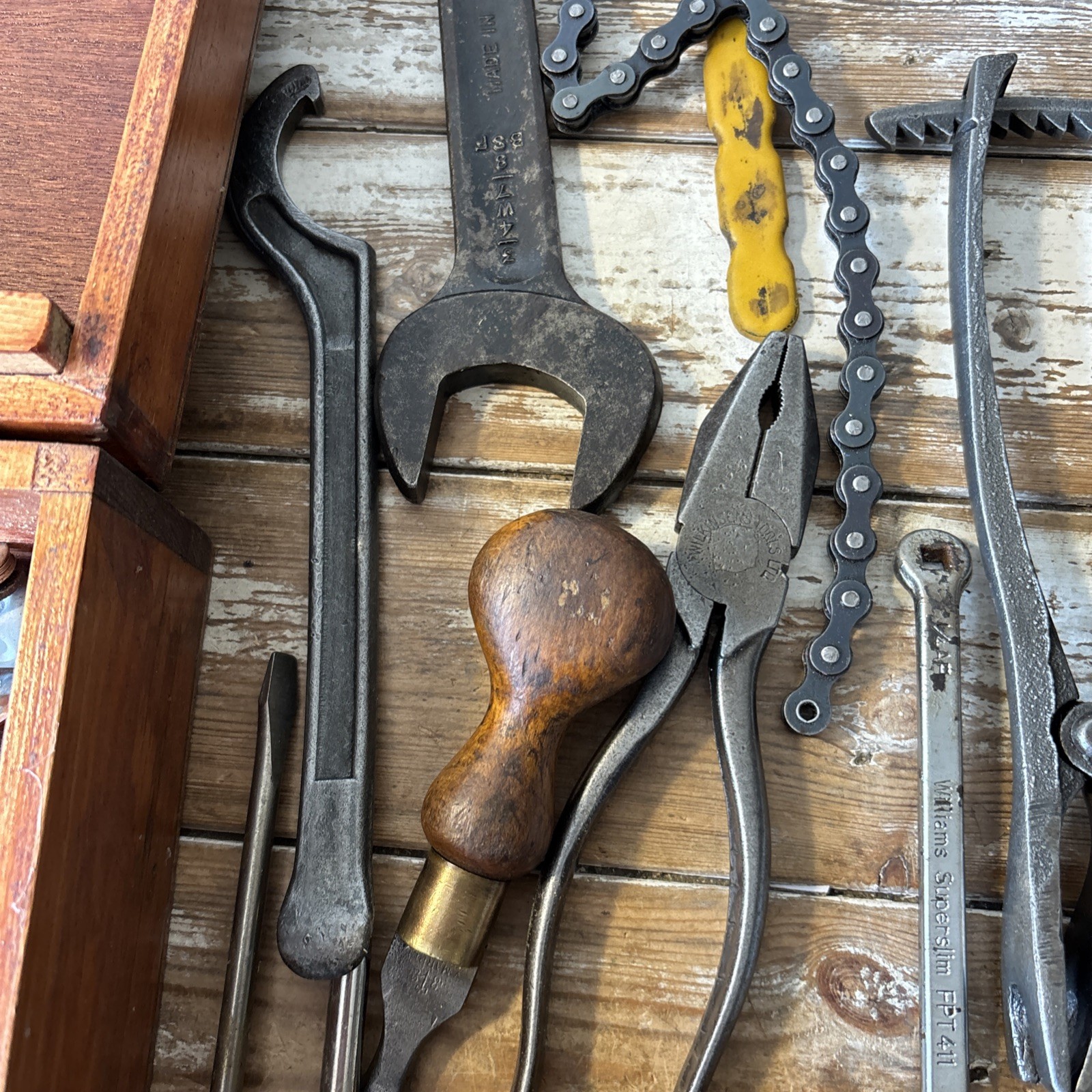JOBLOT OF VINTAGE CLASSIC CAR MOTORCYCLE GARAGE TOOLS