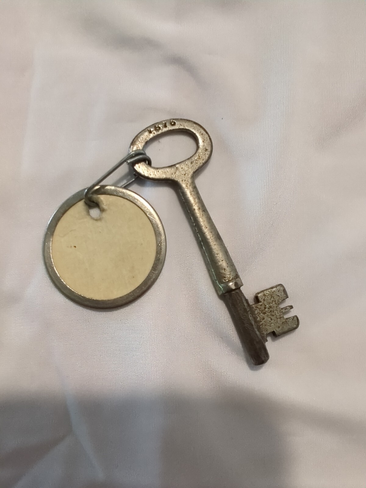 Vintage SKELETON KEY ~ 1676 Powder Room ~ 2-5/8″ ~ Pre-Owned ~ Fast Ship!