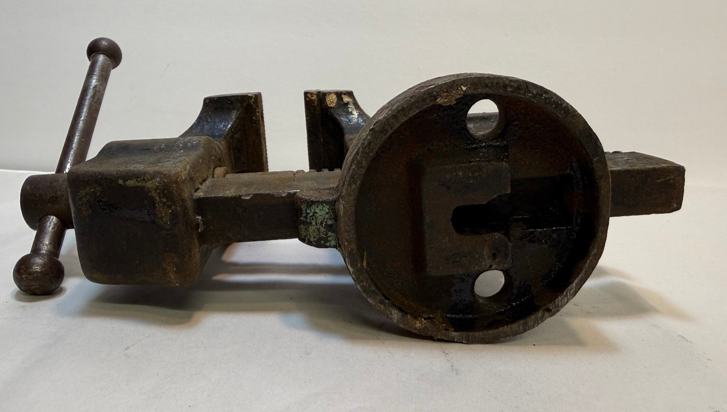 Vintage Columbian No. 143 Fixed Bench Vise