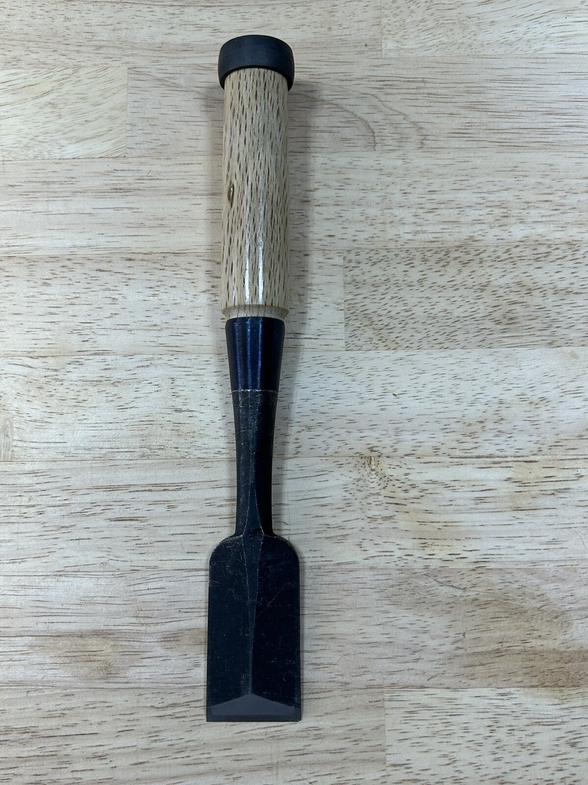 Japanese Bench Chisel (Shinogi Oiire Nomi) by Rikyu. 30mm. New.