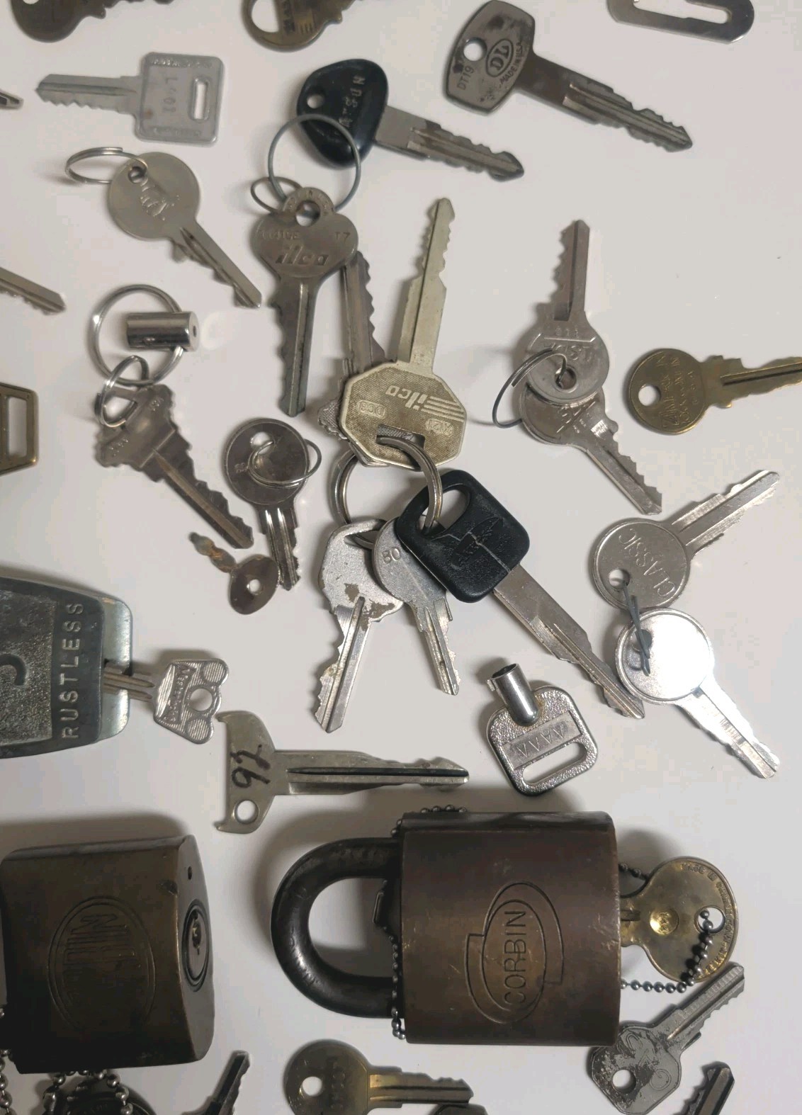 6 Lbs LOT Vintage Locks, Keys, Various Makers, Vending Machines See Extra Photos